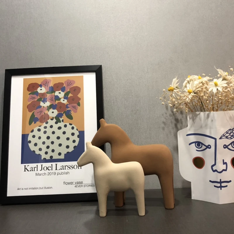 北欧木製馬の置物モランディ家の装飾アクセサリー木製オフィステ - Home Office Work Table のレビューと価格